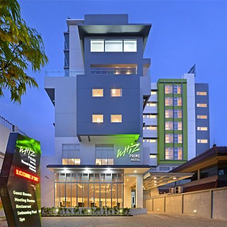 Whiz Prime Hotel Basuki Rahmat Malang Dış mekan fotoğraf