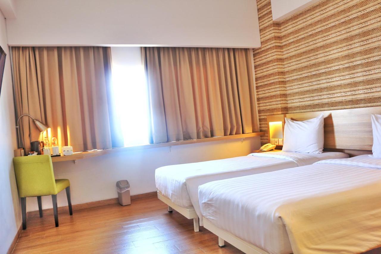 Whiz Prime Hotel Basuki Rahmat Malang Dış mekan fotoğraf
