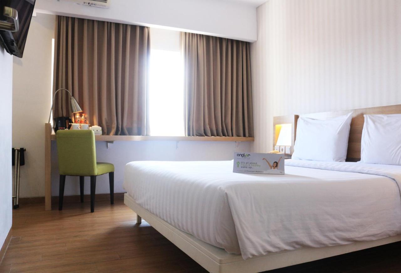 Whiz Prime Hotel Basuki Rahmat Malang Dış mekan fotoğraf