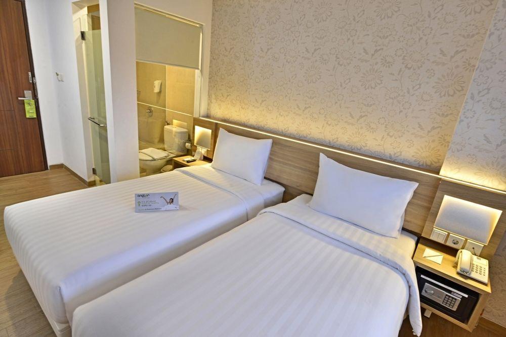 Whiz Prime Hotel Basuki Rahmat Malang Dış mekan fotoğraf