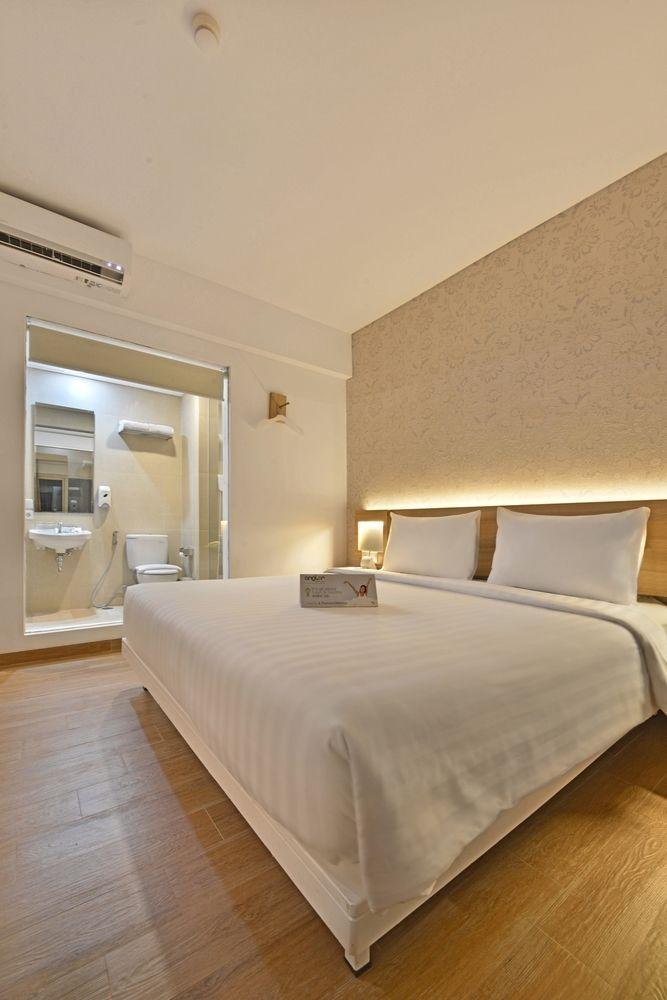 Whiz Prime Hotel Basuki Rahmat Malang Dış mekan fotoğraf