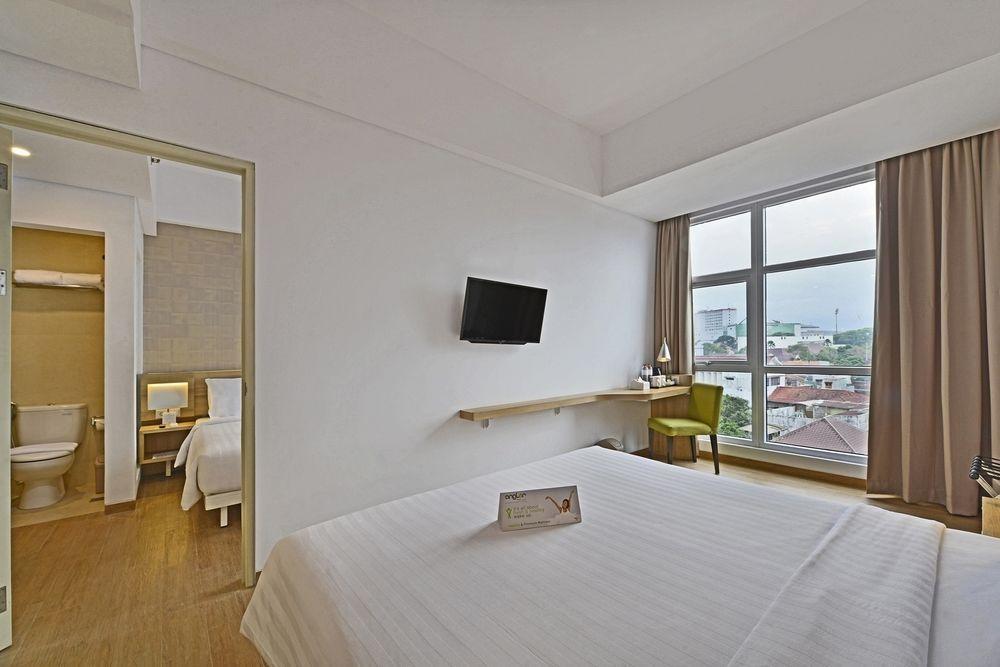 Whiz Prime Hotel Basuki Rahmat Malang Dış mekan fotoğraf