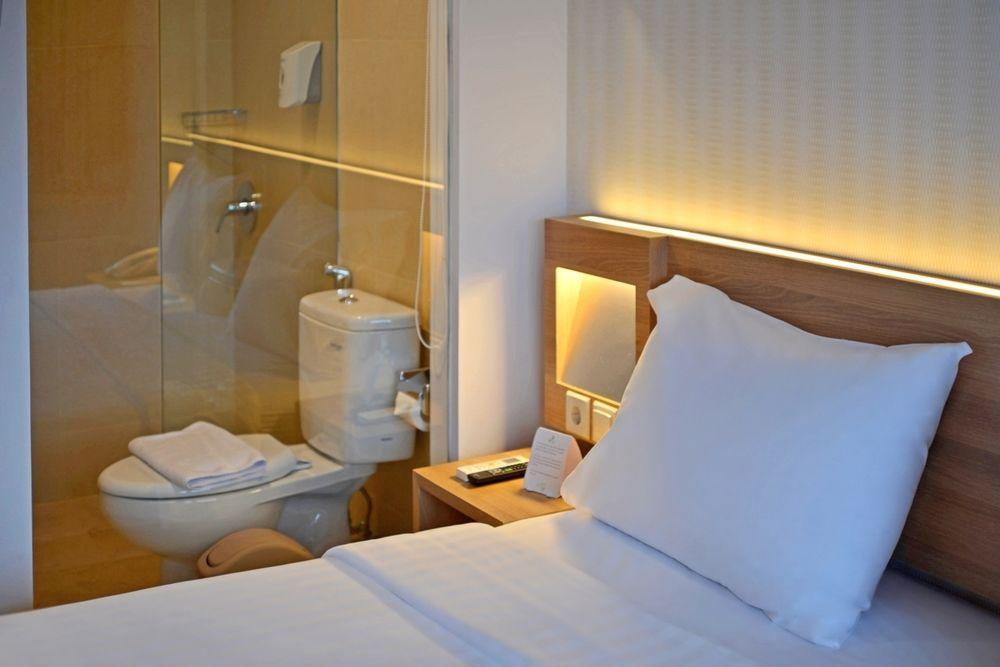 Whiz Prime Hotel Basuki Rahmat Malang Dış mekan fotoğraf