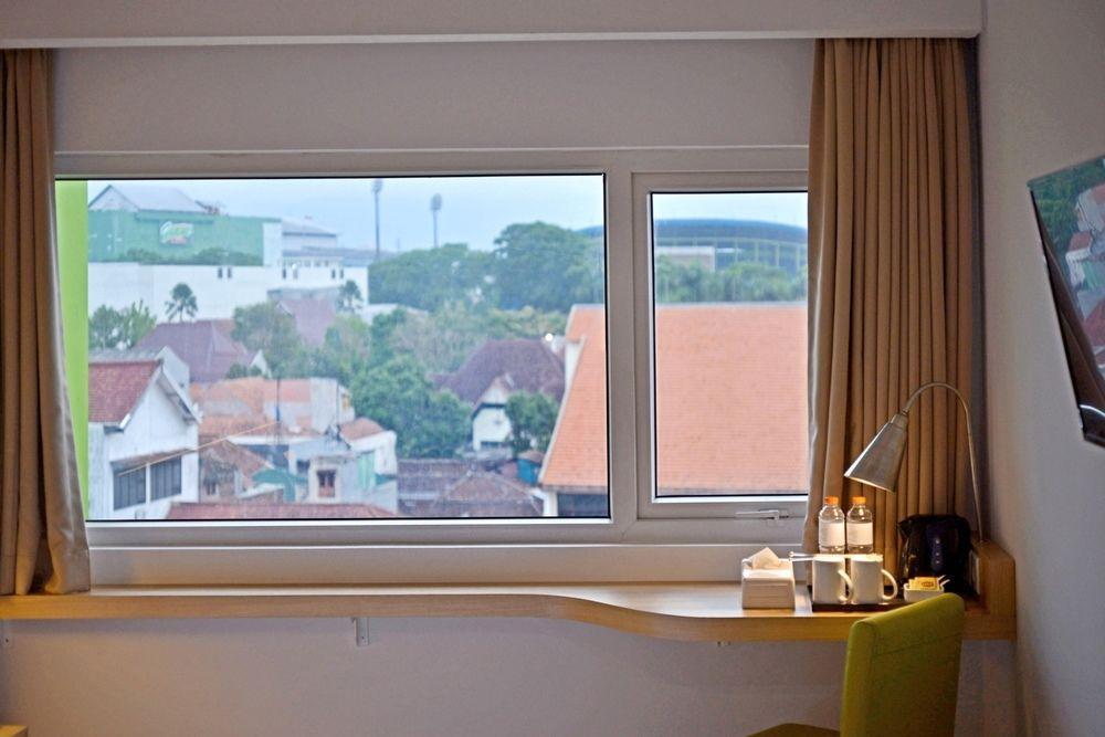 Whiz Prime Hotel Basuki Rahmat Malang Dış mekan fotoğraf