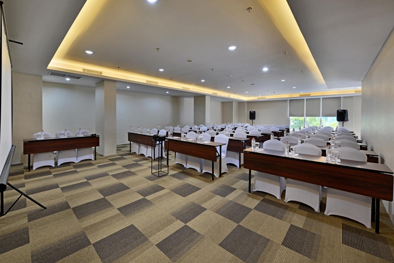 Whiz Prime Hotel Basuki Rahmat Malang Dış mekan fotoğraf