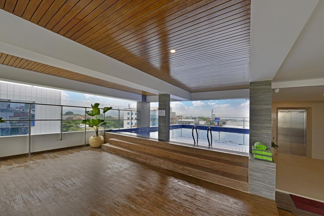 Whiz Prime Hotel Basuki Rahmat Malang Dış mekan fotoğraf
