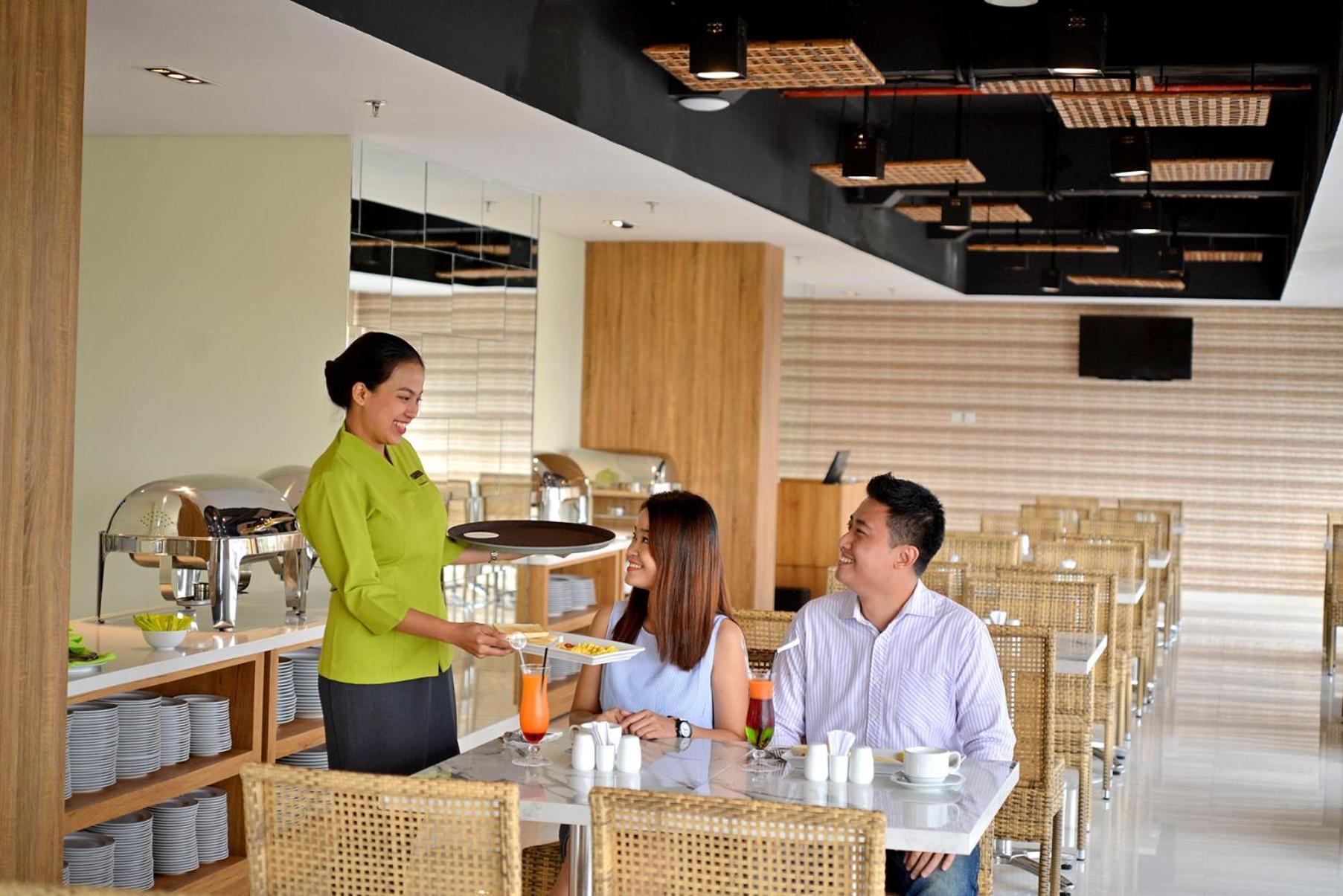 Whiz Prime Hotel Basuki Rahmat Malang Dış mekan fotoğraf
