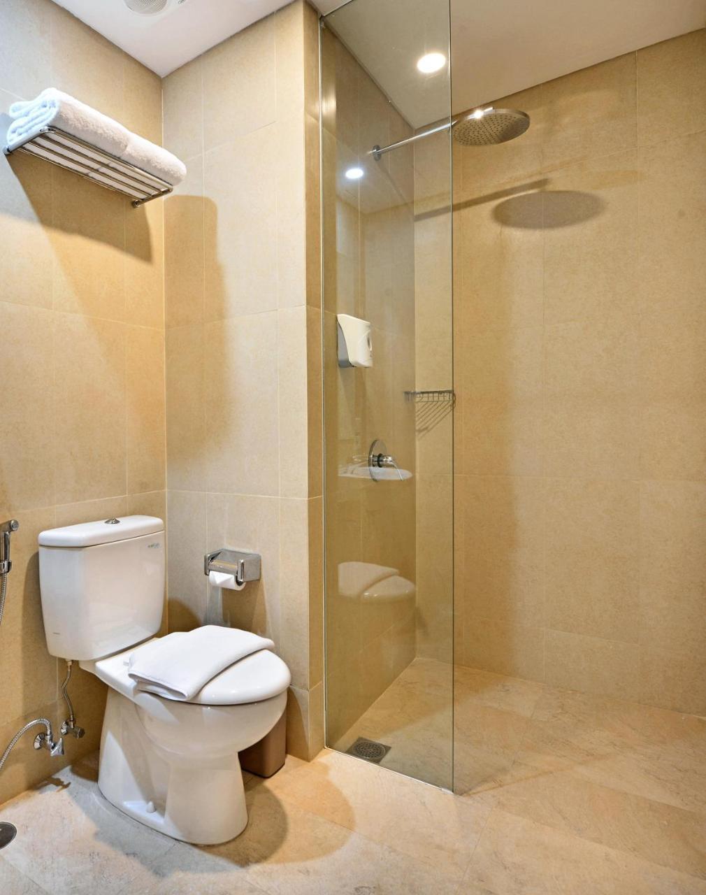 Whiz Prime Hotel Basuki Rahmat Malang Dış mekan fotoğraf