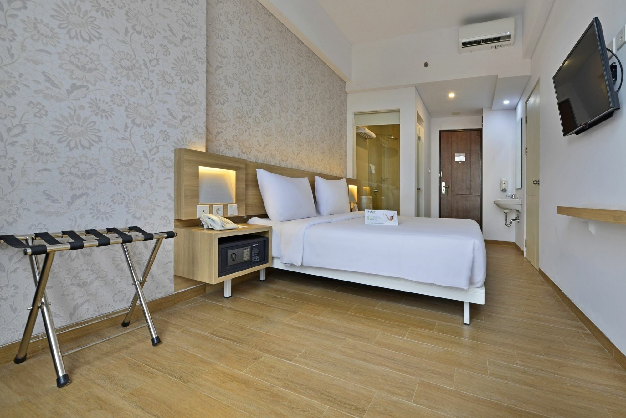 Whiz Prime Hotel Basuki Rahmat Malang Dış mekan fotoğraf