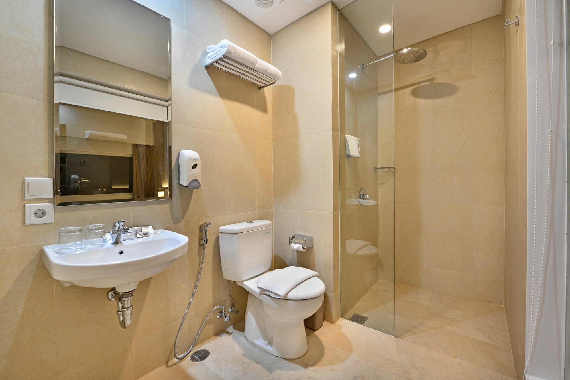 Whiz Prime Hotel Basuki Rahmat Malang Dış mekan fotoğraf